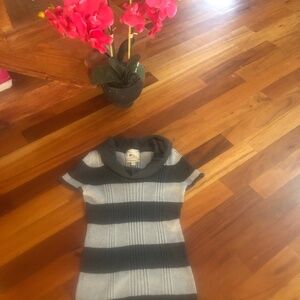 Short sleeve sweater